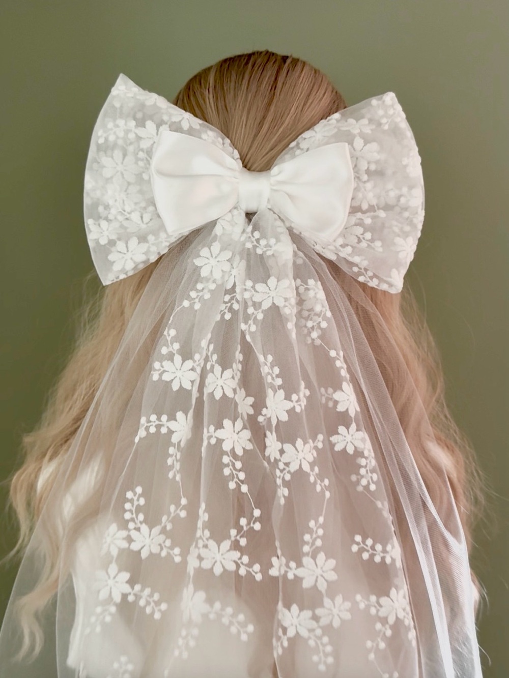 White Bridal Bow Veil, Lace Bow Wedding Veil, Embroidered Floral Veil Bow - Picture 7 of 11